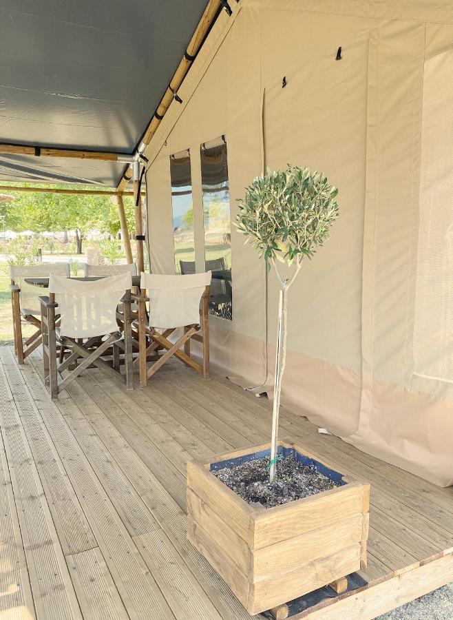 Mareleon Camping Ofrínion 外观 照片