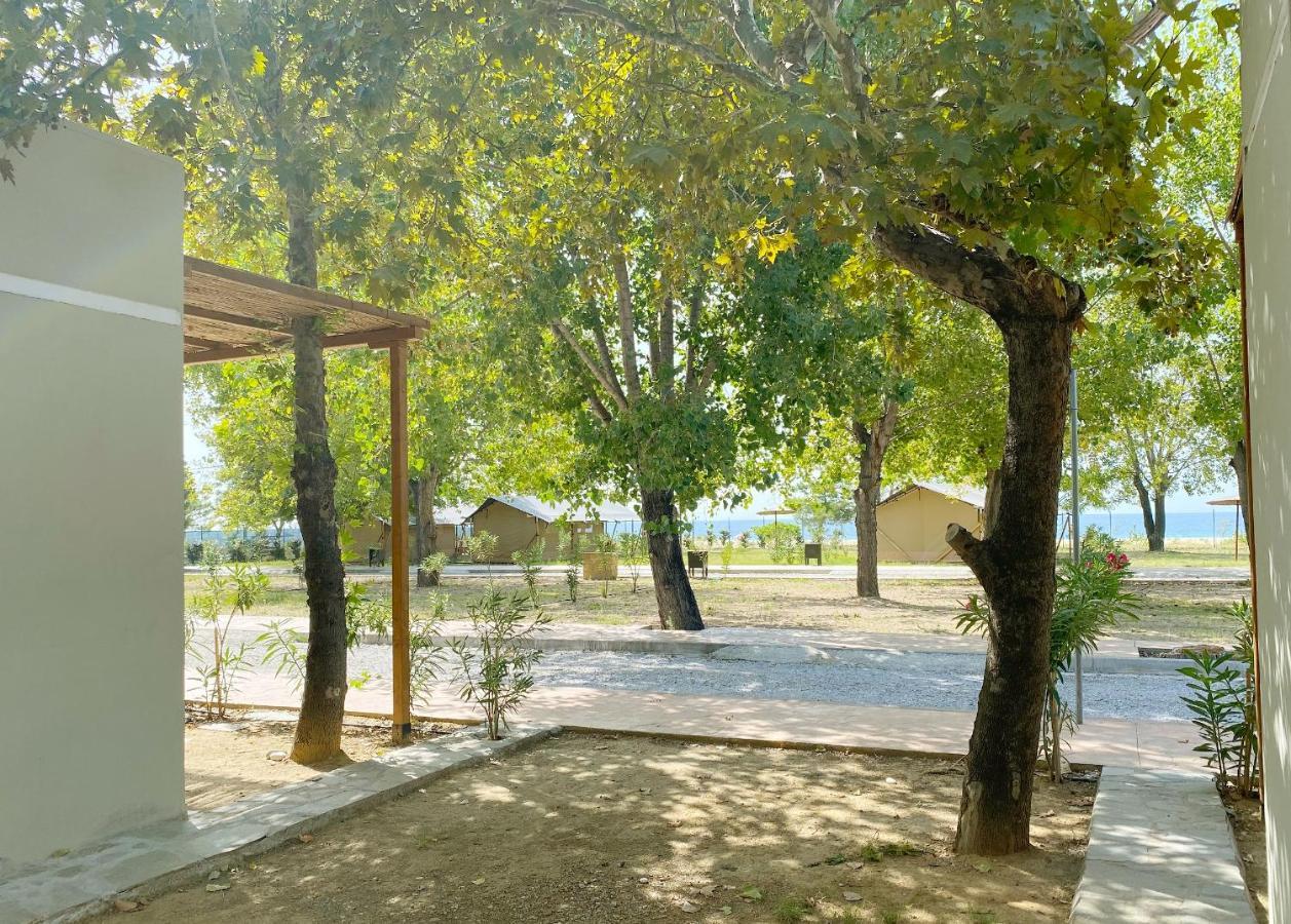 Mareleon Camping Ofrínion 外观 照片