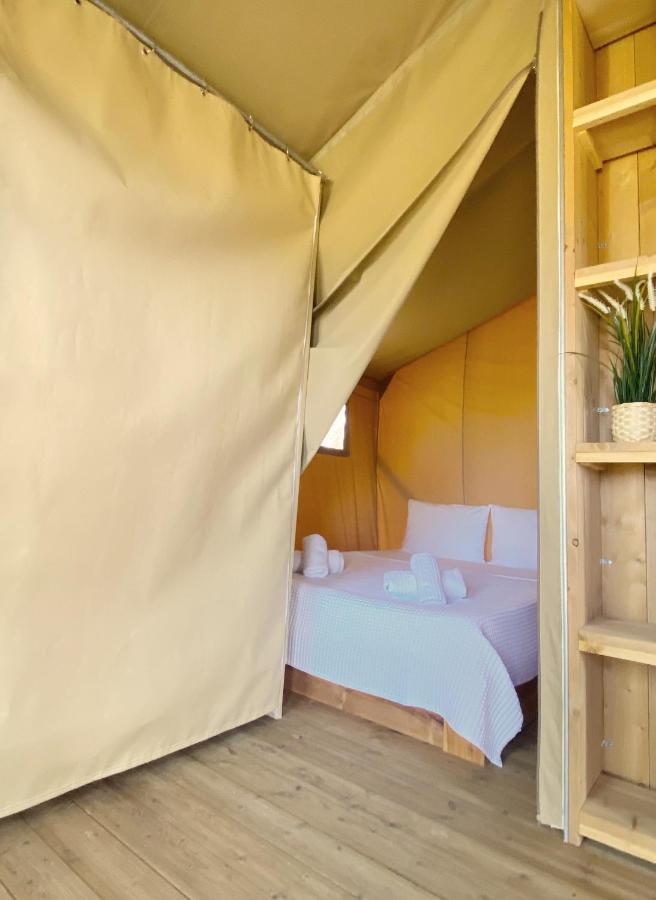 Mareleon Camping Ofrínion 外观 照片