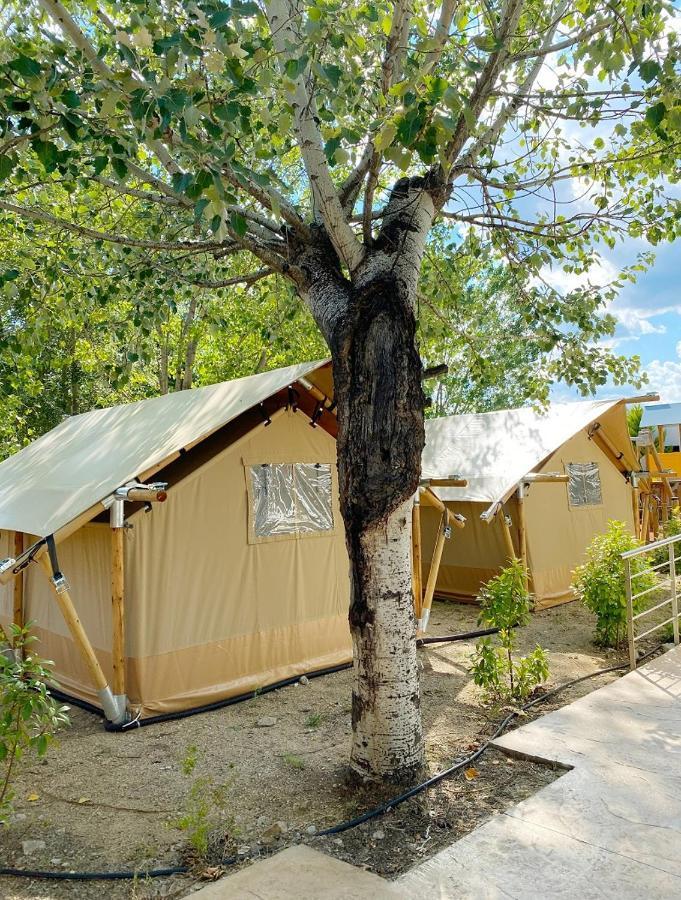 Mareleon Camping Ofrínion 外观 照片